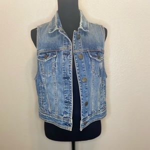 American Eagle Denim Vest- light wash